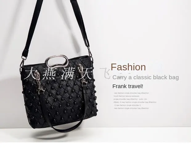 Women's Large Capacity Rivet Chain Shoulder Messenger Handbag